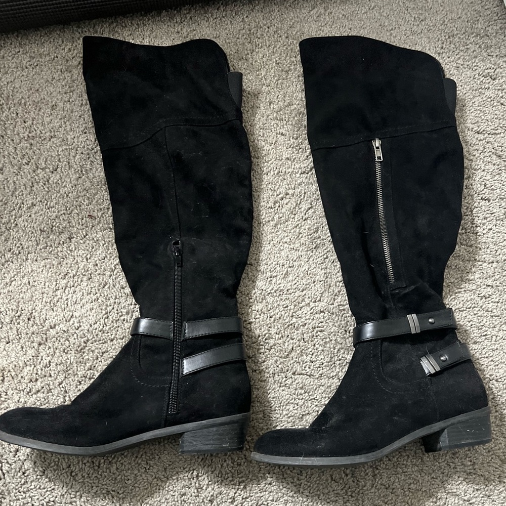 Tall black boots size 8